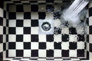 checkered sink filling up with water